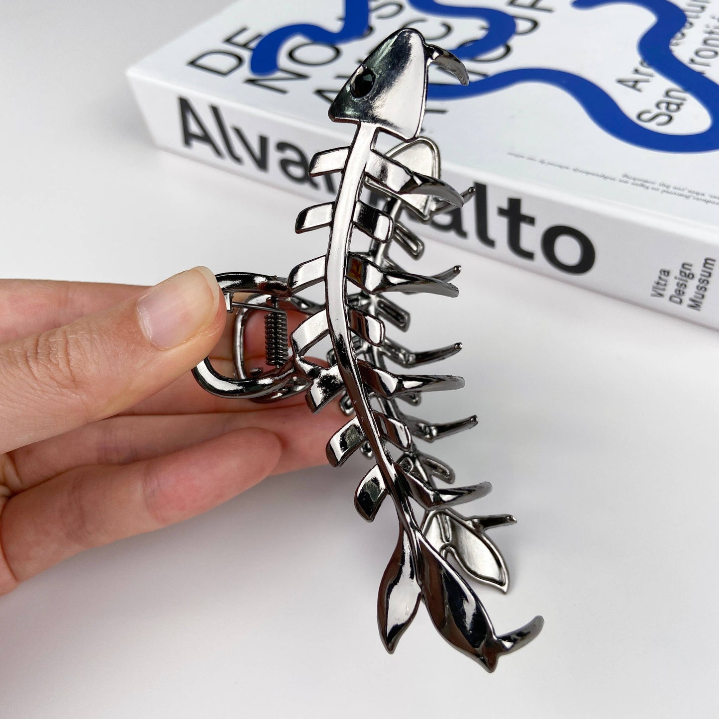 Stylish Metal Fishbone Shaped Minimalistic Grip Clip  3.9"