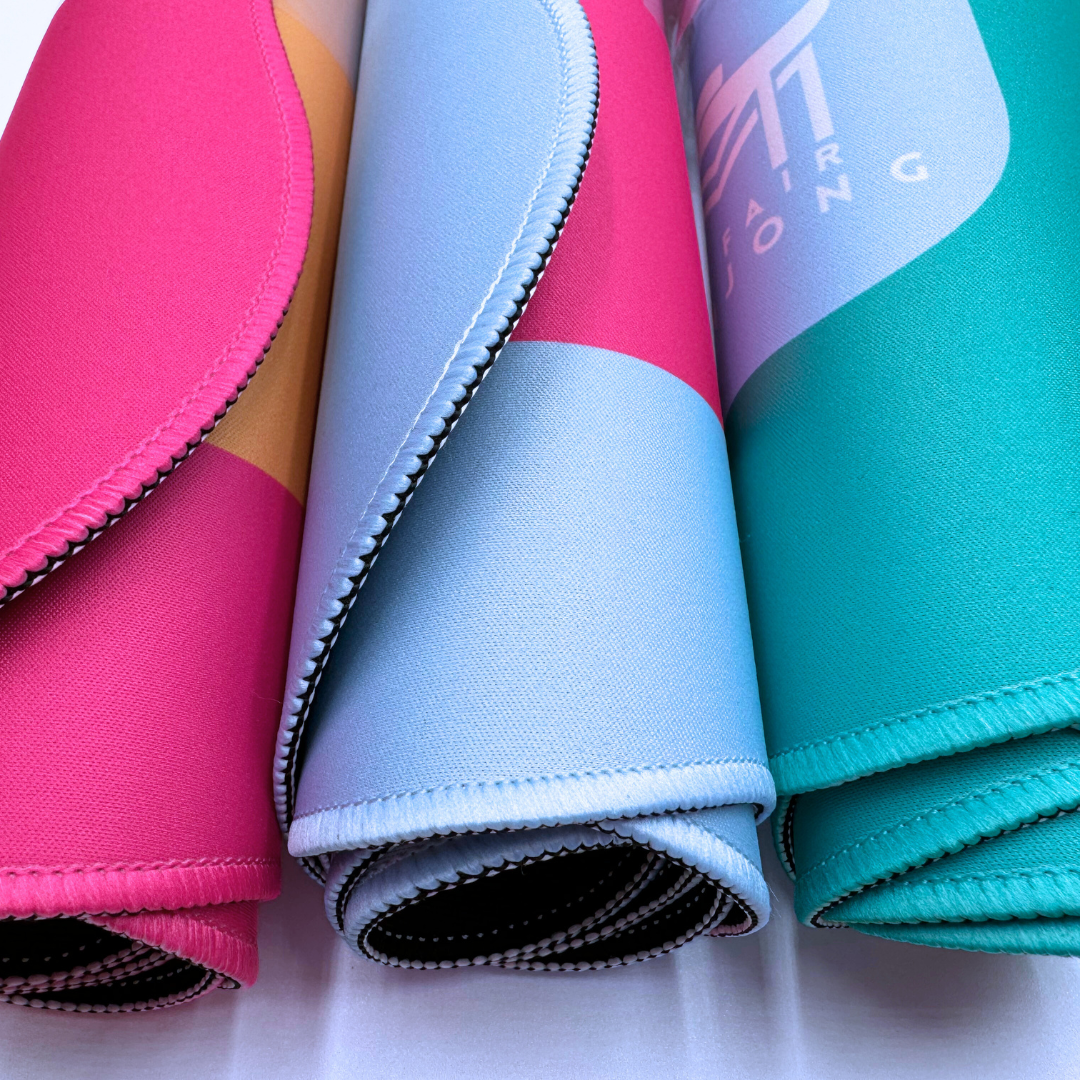 MINI MAHJONG MAT  |  Color Wave  |  21" x 21": Pink Center- Blue Scallop
