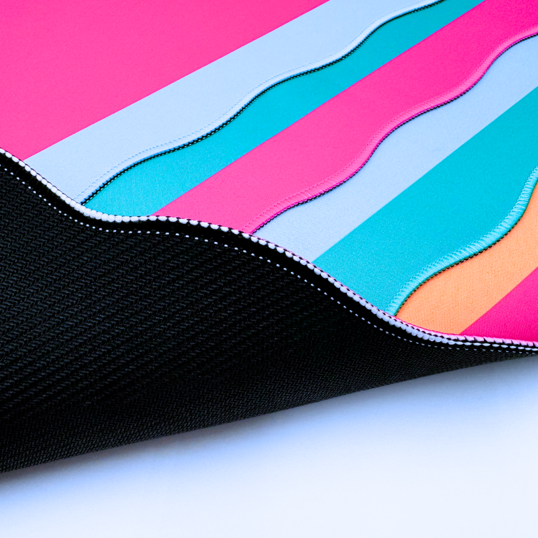 MINI MAHJONG MAT  |  Color Wave  |  21" x 21": Pink Center- Blue Scallop